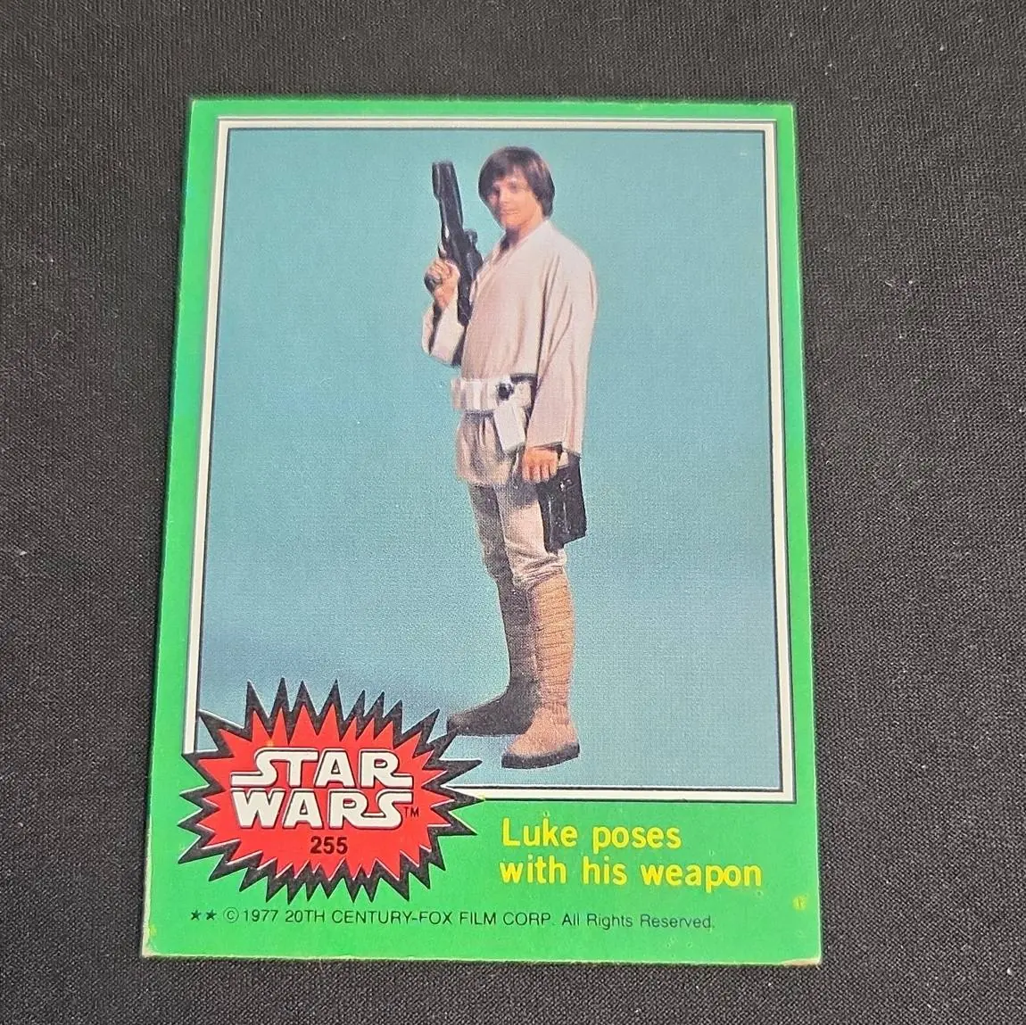 1977 Topps Star Wars #255 Luke poses with his weapon